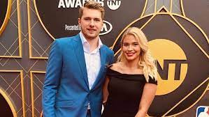 Luka doncic was the #3 pick in the 2018 nba draft and is the favorite to take home the rookie of the year award. Luka Doncic May Soon Propose To Girlfriend Anamaria Goltes Heavy Com