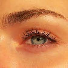 Blue Eye In Golden Hours Light Credit Makeupbyashxo Blue Eyes Aesthetic Aesthetic Eyes Beautiful Eyes Color