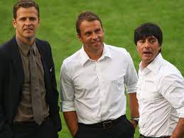 Von 2006 bis 2014 bildeten hansi flick und joachim löw ein kongeniales duo im nationalteam. Bundestrainer Low Verlangert Per Handschlag Bis 2012 Dfb Deutscher Fussball Bund E V