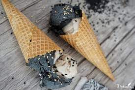 Black White Schwarzes Sesameis Kokoseis Vegan Sojafrei Naturita By Margarita Kokoseis Vegan Essen Nicecream Rezepte