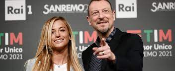 Barbara palombelli e beatrice venezi sul palco. 9sukmavaoivvxm