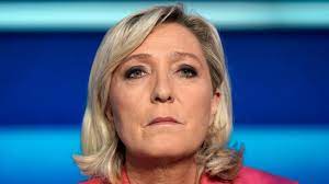 Select the subjects you want to know more about on euronews.com. Eugh Marine Le Pen Muss 300 000 Euro Zuruckzahlen Politik Sz De
