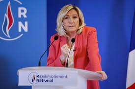 Marine le pen ретвитнул(а) le figaro. French Far Right Leader Marine Le Pen Proposes Headscarf Ban Daily Sabah