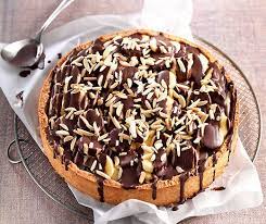 Bananensplit Torte Wandelbar Tortenvariante Mit Banane Mandelstiften Und Dunkler Schokolade Oder Murbeteig Bananensplit Torte Lebensmittel Essen Bananensplit