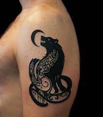 Kurt Ve Hilal Dovmesi Wolf And Crescent Tattoo Erkek Dovmeleri Dovme Dovme Taslaklari