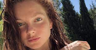Official profile of hungarian fashion model eniko mihalik born in békéscsaba, hungary, including biography, photos, fmdcard, sed card, lookbook, portfolio, videos, agencies, magazine covers. Eldugott Helyen Van Tetkoja Mihalik Enikonek