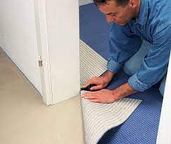 Wer seinen teppichboden selbst verlegen will, braucht neben der ausreichenden menge an teppich verschiedene werkzeuge. Teppich Verlegen Diy Academy