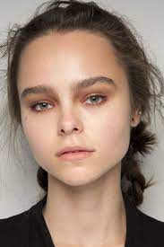 The Spring 2019 Makeup Looks You Re About To See All Over Instagram Summer Makeup Looks Makeup Looks Makeup Trends
