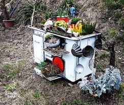 hochste zeit fur s abendessen nur noch schnell den herd anheizen holzofen abendessen alterofen wamsler krauterwohl in 2020 outdoor decor gas grill decor