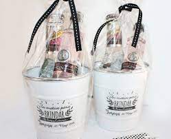 Detalles de hombres modernos y diferentes, para hombre mayores, y para hombres jóvenes, detalles clásicos y detalles modernos para todos los gustos, aquí encontrarás el detalle ideal para ti y tus invitados. Detalles Regalos Boda Para El Hombre Regalos De Boda Regalos De Boda Para Invitados Detalles Boda Invitados