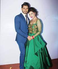 Sambhavna Seth And Avinash Dwivedi At Their Wedding Reception In Mumbai Bollywood Fashion Style Beauty Hot S Glamorous Wedding Wedding Wedding Reception