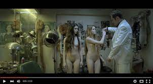 Es gibt jetzt einen polnischen Film mit nackten Meerjungfrauen. | dasbiber