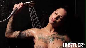Mesmerizing Bonnie Rotten strokes pussy in shower - XVIDEOS.COM