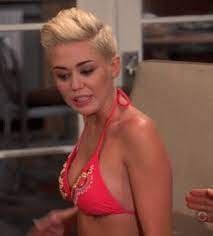 14 Signs You Need A Vacation, In GIFs | Miley cyrus sexy, Miley cyrus gif,  Miley