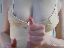 Er Schaut Meine Perfekten Titten an Während Ich Ihm Den Besten Handjob  Aller Zeiten Beschere - Kostenlose Pornovideos - YouPorn