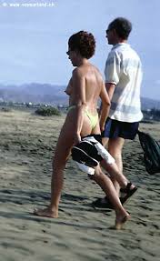 Arsch Voyeurbilder, String-Ärsche am Strand, nackte Frauen Hintern