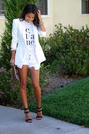 outfits mit weißen blazer kurze hose absatzschuhe sportlich elegant |  Looks, Look fashion, Moda para mulheres baixas