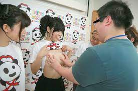 Japanese Charity Breast-Squeeze!: aramatheydidnt — LiveJournal