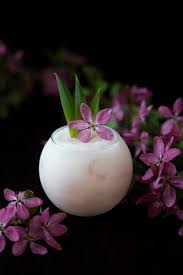 Ultimate Guide to Edible Flowers for Cocktails - Moody Mixologist