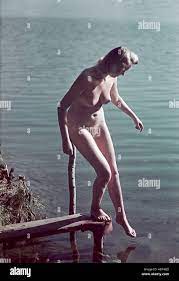 Menschen, nackte, nackte Frau an einem See, Deutschland, 40er, 40er, Erotik  Stockfotografie - Alamy