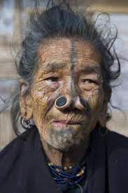 Haessliche Alte Frau Fotos | IMAGO
