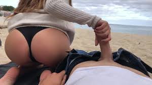 Sexy, saftiges, zierliches Luder mit geilem Outdoor-Sex am Strand, POV