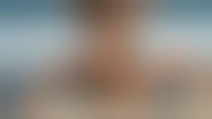 Wunderschönes Girl zeigt am Strand ihre perfekte Muschi | PORNOHIRSCH.net