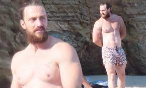 Aaron Taylor-Johnson flaunts his bulging biceps as he enjoys a beach day in  Malibu | Daily Mail Online
