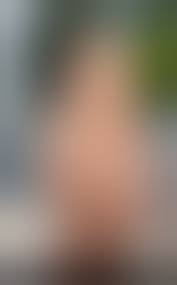 Schöne blonde jungen weiblichen Aktmodell Sonnenbaden Stockfotografie -  Alamy
