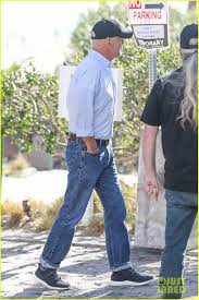 Bruce Willis Meets Up with Friends for Breakfast in Santa Monica: Photo  4844050 | Bruce Willis Pictures | Just Jared