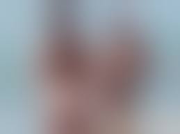 Heisse Frauen ziehen sich am Strand komplett aus » MrPorno