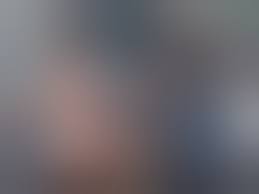 Nackt-Schlagzeugerin in 