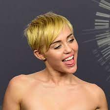 Miley Cyrus nackt mit Schwein auf Magazin-Cover | Stars