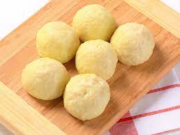 Kartoffelklöße selbst gemacht halb und halb