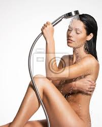 Sexy schöne frau in dusche waschen körper leinwandbilder • bilder Duschen,  schöne, Brünette | myloview.de