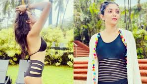 Devlina Kumar post hot bikini pic from Goa | ট্রোলিং-কে বুড়ো আঙুল দেখিয়ে  কালো বিকিনিতে HOT ছবি পোস্ট Devlina-র