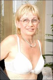 Blonde Frauen über 50 mit Brille – Nackte Frauen ab 40