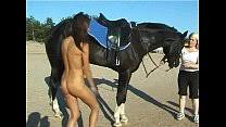 XXX Nackte Teenager Reiten am Strand dreht die Köpfe mega Videos de