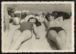 Bildtheoretische Überlegungen zum Verkauf privater Nacktfotos aus der DDR  auf eBay - re:visions