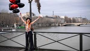 Nackt-Protest in Paris am Valentinstag