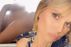 Gruselig: Heidi Klum zeigt ihre Brüste und schockt damit ihre Fans | TAG24