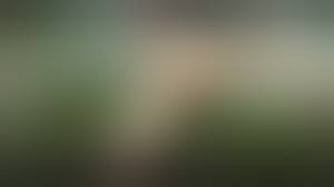 Junge Frau Ist Nackt Unterm Kleid Im Wald Und Masturbiert Auf Umgefallenen  Baum - Pornhub.com