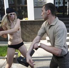 Protestaktion: Nackt-Demo ukrainischer Frauen eskaliert - Bilder & Fotos -  WELT