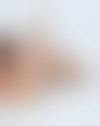 nackte frau in sexy halterlosen strümpfen verdeckt Stock Photo | Adobe Stock