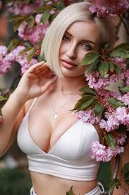 Premium Photo | Close up of beautiful and sexy woman in sakura branches in  early spring