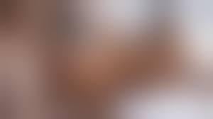 Hot FFM fuck scene with a blindfolded bombshell