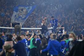 Schalke 04: Mehrere verletzte Fans bei Bundesliga-Aufstiegsparty | MOPO