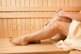 Foto sexy Frauen Füße in sauna | Stock Bild | Colourbox