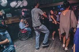 Under Clubber: Porn and Chicken Monday – Chicago Tribune