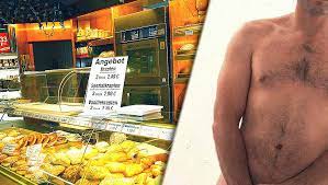 Mann bestellt Kaffee beim Bäcker - nackt! | Abendzeitung München